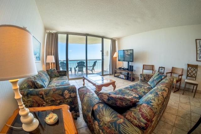 Beautiful Oceanfront Condo 911