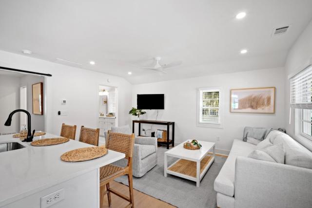 Newly Renovated Coastal Cottage - Downtown Beaufort