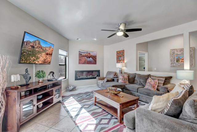 Sedona Beautiful Villa on Jacks Canyon wash-walk to golf & restaurants, pet friendly, near hiking!