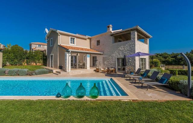 New! Villa Corinne with 42 m2 pool, sauna