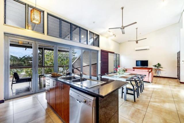 Troppo Court Stunning Darwin Boutique Home