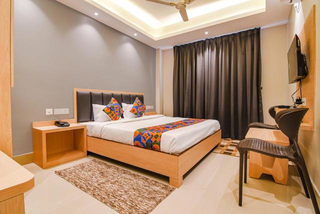 FabHotel JP - Nr Sataragachhi Railway Station