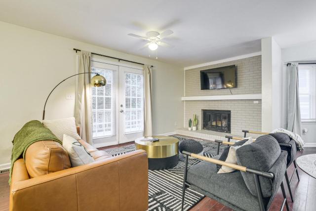 5 Mi to Dtwn Pet-Friendly Townhome in Raleigh