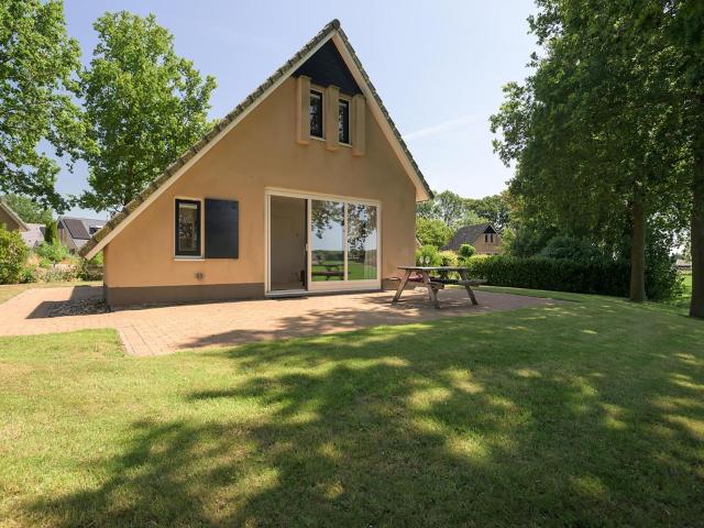 Spacious bungalow near the Frisian Lakes