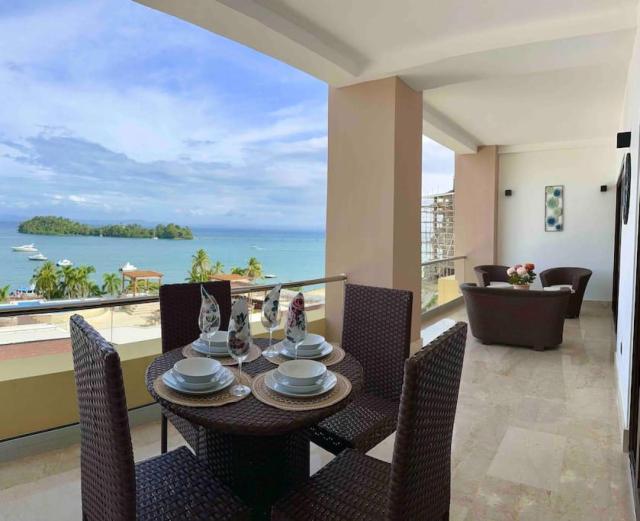 Stunning Bay View Condo, Pool