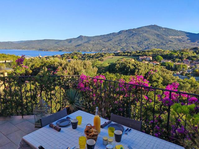 Villa KALLISTE 3 pièces avec vue mer sur les hauteurs de Propriano