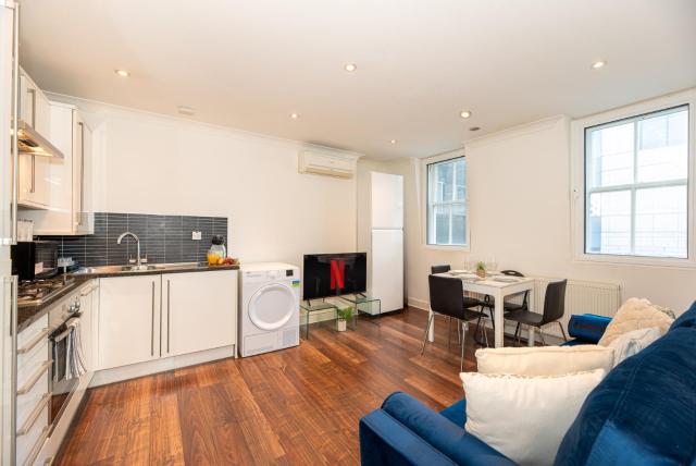 Cosy 2-bedroom flat in Embankment A short walk away to Trafalgar Square near Big ben, London Eye