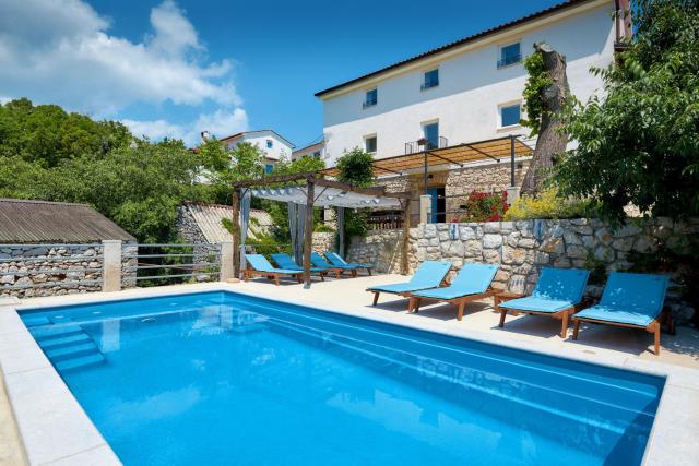 Villa Eugenia for 8 people with private pool & large garden only 3 km from the beach