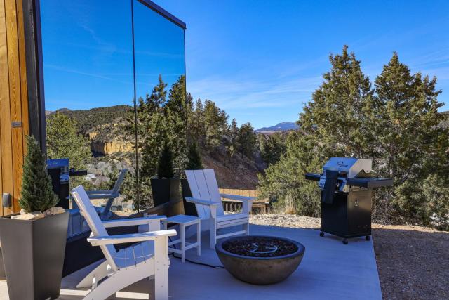 Mirror House Overlook at East Zion Resort