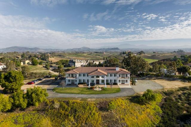 Que Syrah Temecula - Villa with 9 BR 7 BA with spa in Wine Country