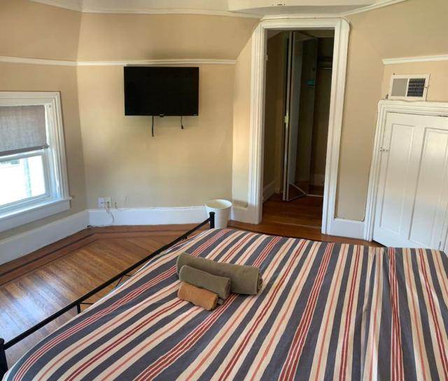 Nice room in Federal Hill, Downtown with shared bathroom and kitchen cc