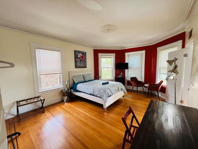 Spacious room in Federal Hill, Downtown with shared bathroom and kitchen 25