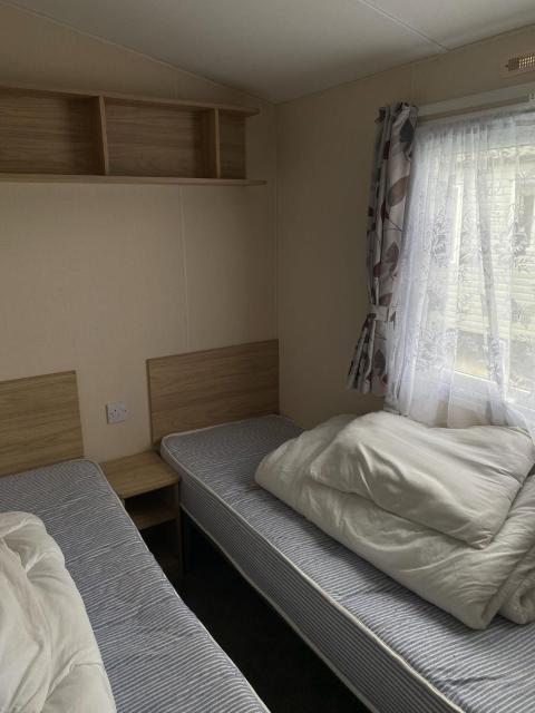 2 bed caravan in rhyl dog friendly with wifi