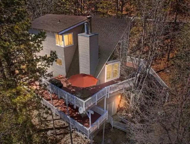 Whispering Pines A-Frame, Pool Table, 2 Patios!