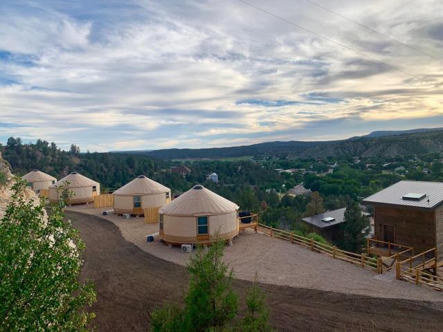 Yurt Overlook #4 with AC and Private Bath 2 Kings