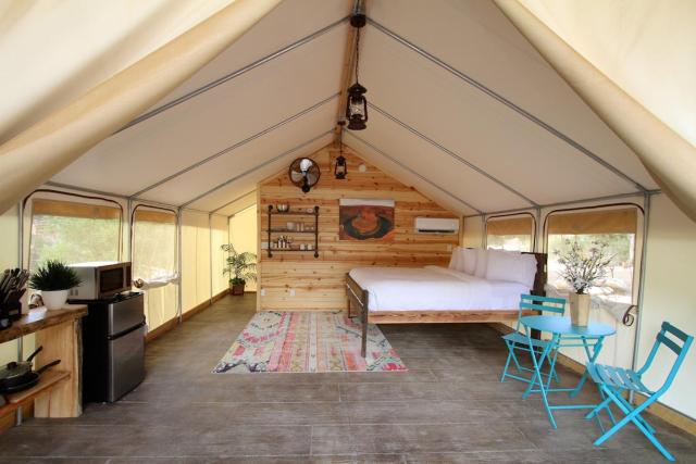 Glamping Tent #6 with AC Heat AC and Private Bath