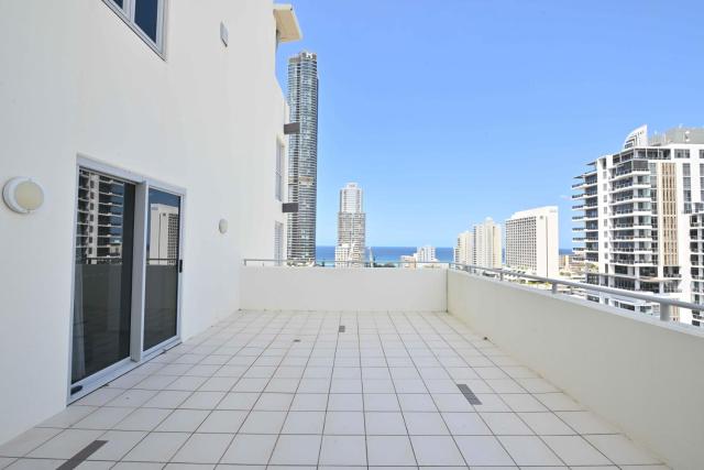 Oceanview located in the heart of surfers - Self Contained, Privately Managed Apartments