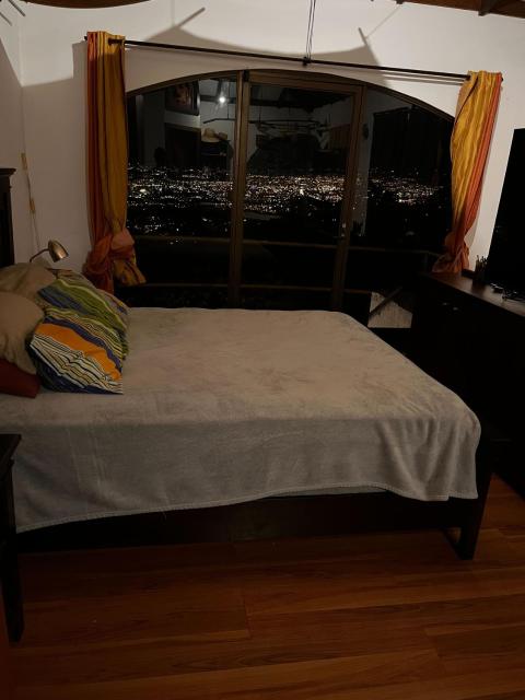 Private Room 1 Queen bed for 1 or 2 Guests in San Jose