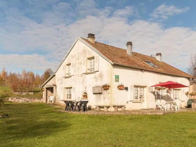 Charmante maison avec terrasse, proche 1000 Étangs, accueil chaleureux - FR-1-583-106