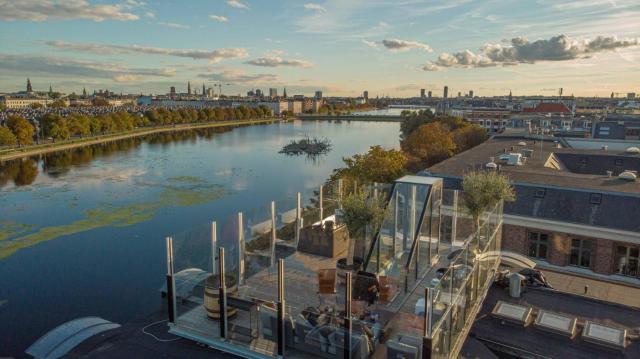 Central Penthouse with Private Rooftop Terrace