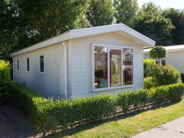 Chalet near swimming lake in North Holland