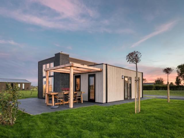 Modern, sustainably built bungalow between 2 nature reserves