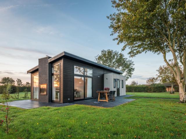 Modern, sustainably built bungalow between 2 nature reserves