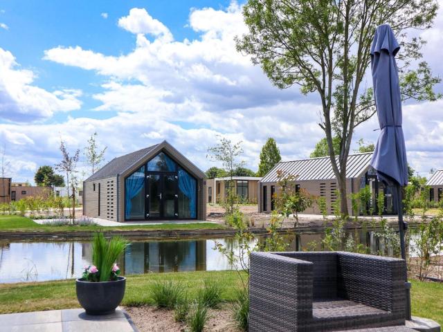 Modern chalet with dishwasher, near the IJssel