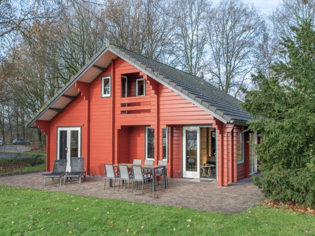 Restyled wooden lodge near the Maasduinen