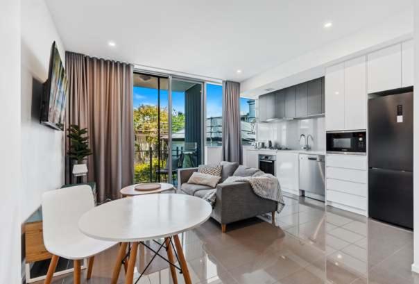 Spacious one-bedroom apartment in South Brisbane