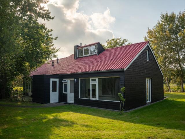 House with microwave, near the Zuidlaardermeer