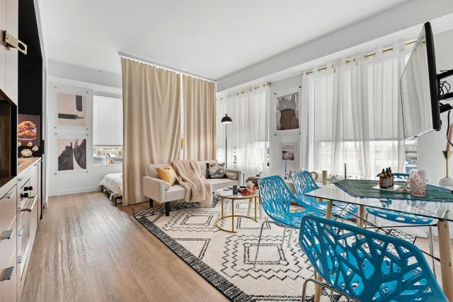 The Dazzling Two-Bedroom Two-Bath Suite in Cambridge