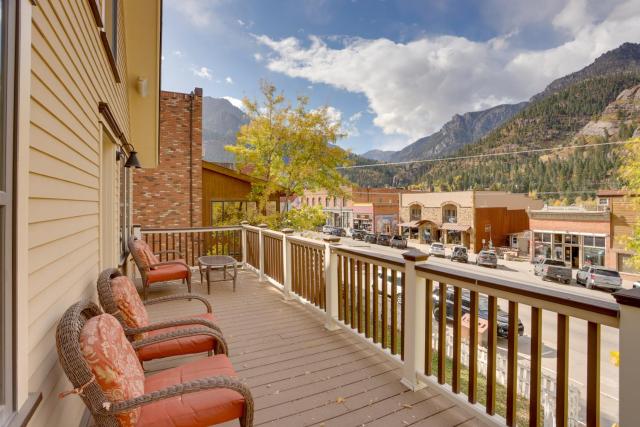 On Main Street Ouray Getaway with Mountain Views!