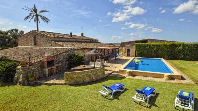 Wunderschönes Ferienhaus in Vilafranca De Bonany mit Privatem Pool