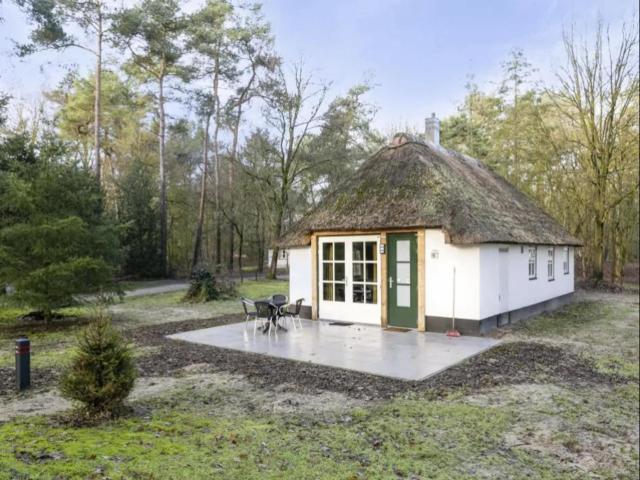 Cozy bungalow with two bathrooms, in the forest