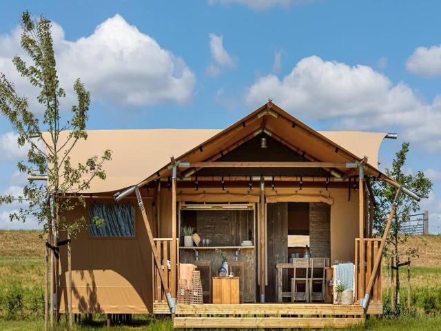 Nice tent lodge with bathroom, near a lake