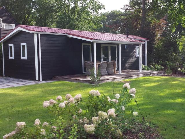 Garden-View chalet near Amerongse Berg