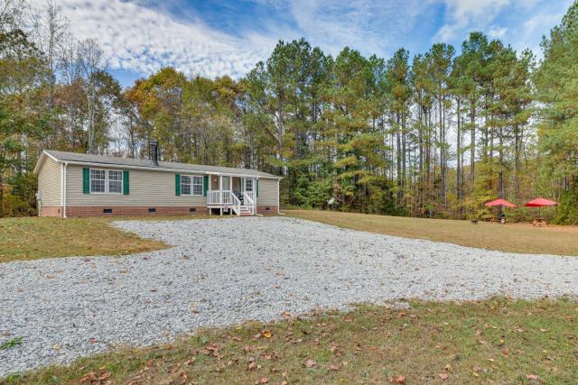 Home on 3 Acres with Grill in Brodnax!