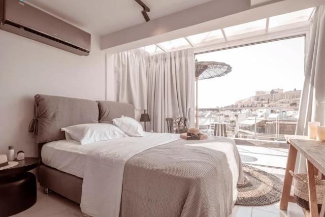 Sunlit Suite with Jacuzzi & Acropolis View