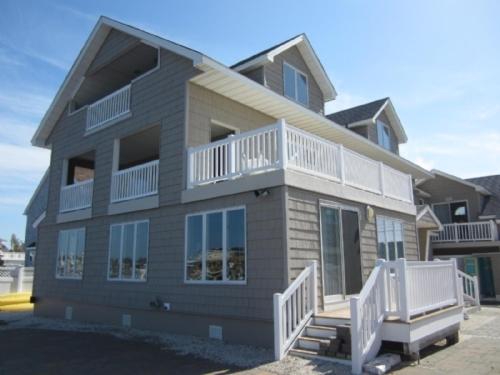 Relax At This 6 Bedroom 3 Bath Bay Front In Surf City