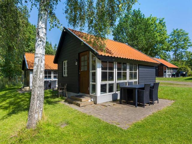 6 person holiday park home in Hesselager