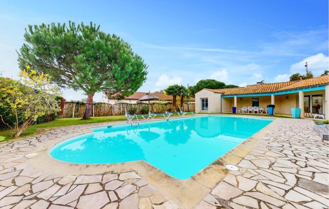 Stunning Home In Meschers-Sur-Gironde With Wifi