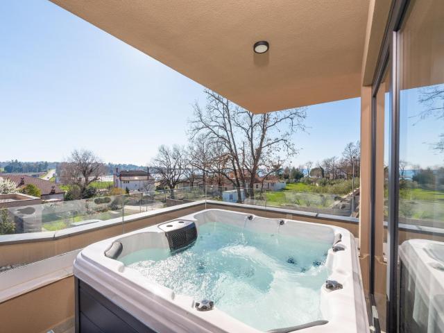 Spacious home with terrace and bubble bath