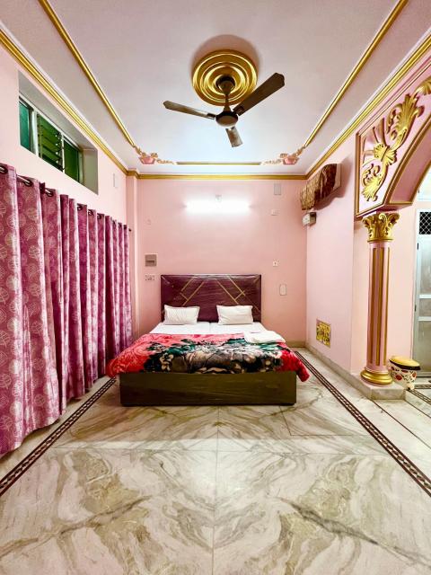 Trilok P Guest House - Dashashwamedh Ghat Near Kashi Vishwanath Temple