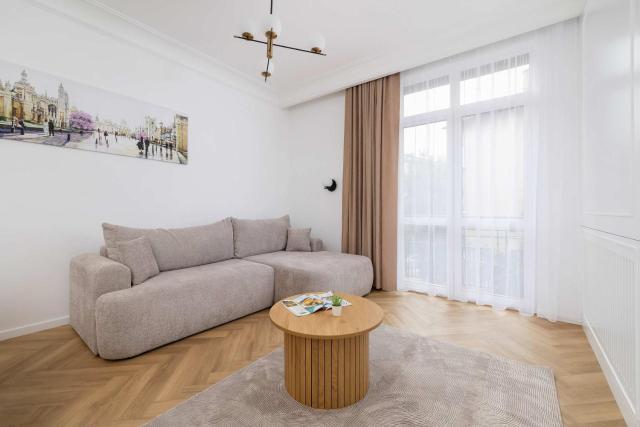 Klimatyzowany Apartament w Krakowie przy Parku z Dwiema Sypialniami i Biurkiem do Pracy Zdalnej by Noclegi Renters