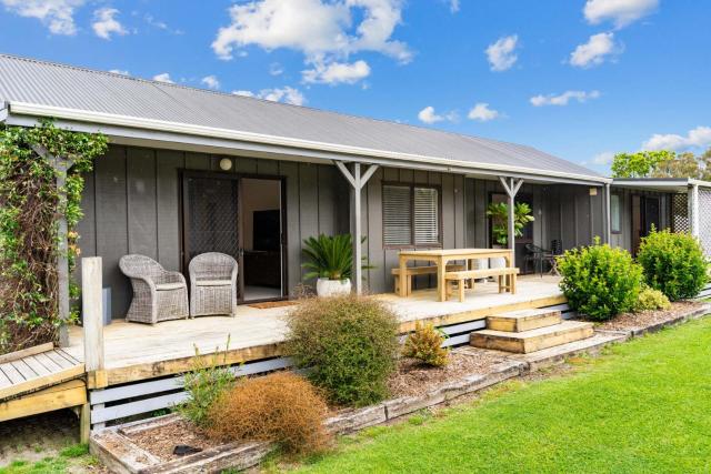 The Artisans Rest - Matakana Village Holiday Home