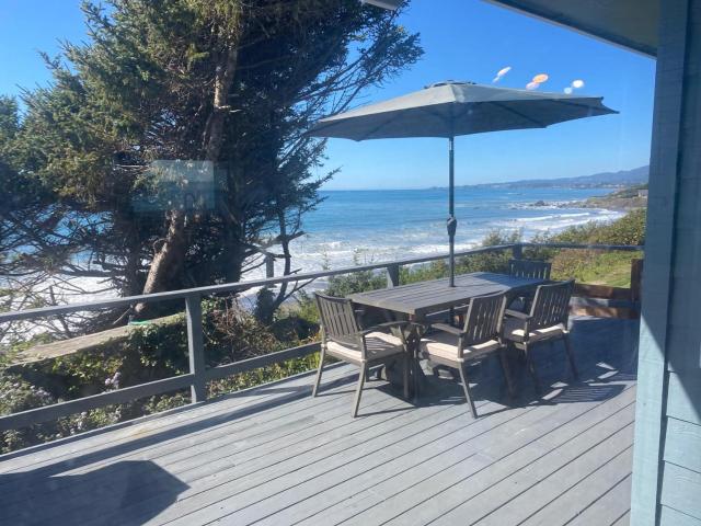 BIG beach house! private beachfront 2 story Villa near Redwoods