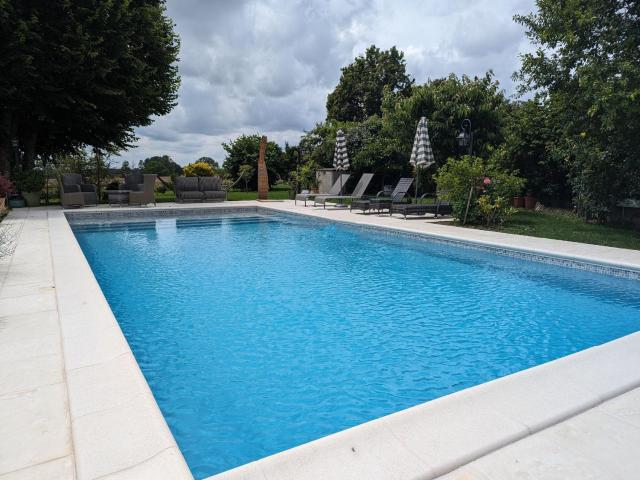 Charmante Chambre d'Hôtes avec Piscine Chauffée et Terrasse Privative dans le Parc de la Brenne - FR-1-591-597