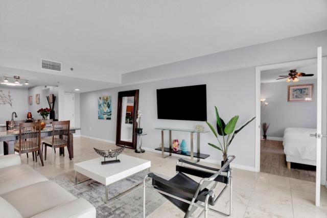 Brickell Bay Exclusive 2BR Condo Getaway with Sofa Bed