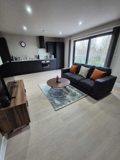 Stylish and Bright 2 Bed Apartment in Birmingham